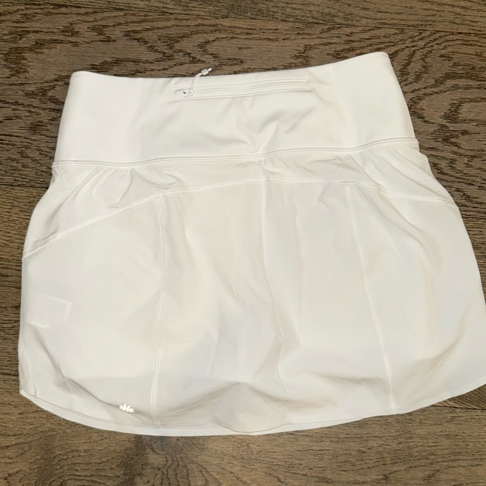 NWT Athleta Run with it 14” skort, white, XS - Picture 3 of 4